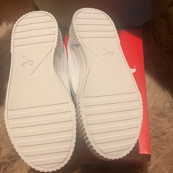 Puma white sneakers size 6 - Picture 4 of 7